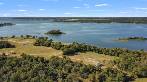 Waterfront Land with Extensive Frontage