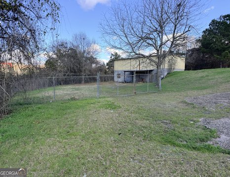 Commercial Building in Downtown Manchester