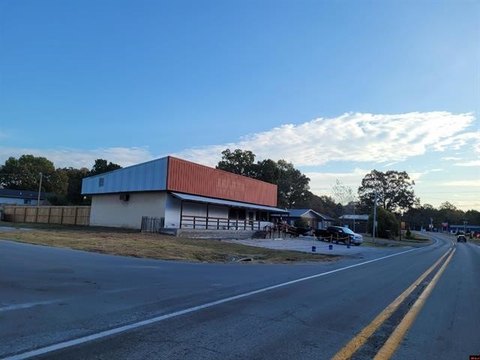 Lakeview Commercial Property Near Marina