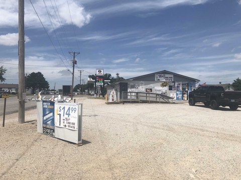 Retail Liquor Store on Highway
