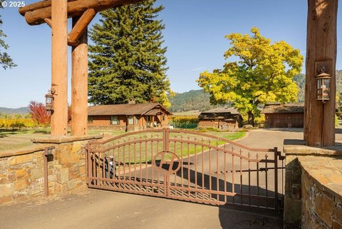 Established Vineyard Estate in Roseburg