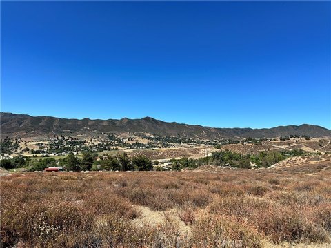 Expansive Land in Leona Valley