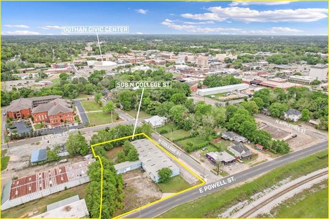 Commercial Building with Versatile Space