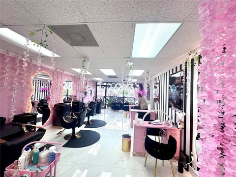 Remodeled Salon on High-Traffic Street