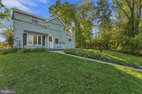 Renovated Duplex with Tenant Income