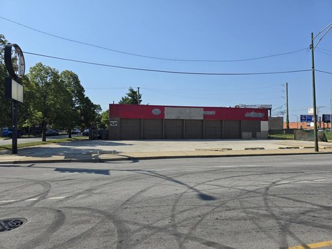 Chicago Commercial Building on Archer