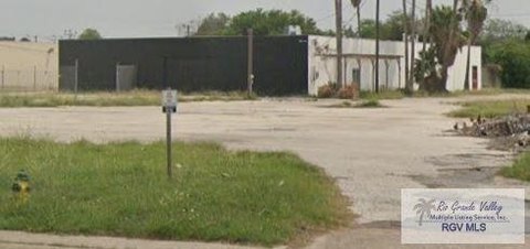 Versatile Commercial Building in Brownsville