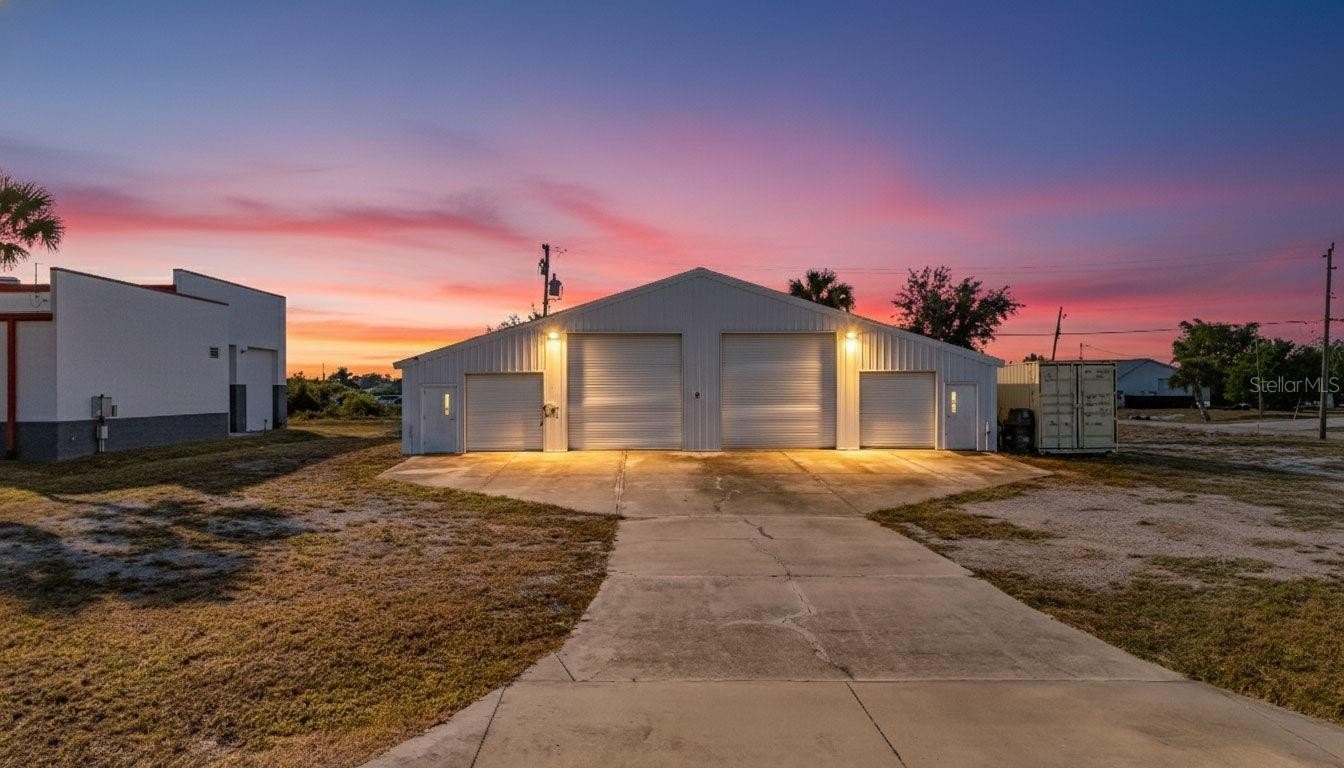 Versatile Warehouse in Punta Gorda