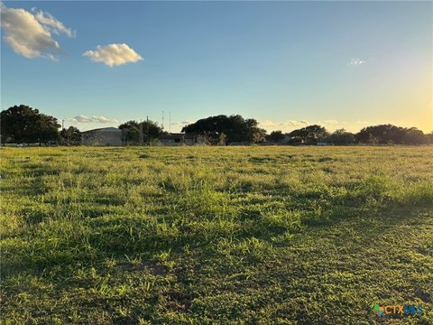 Refugio, TX: Spacious Land