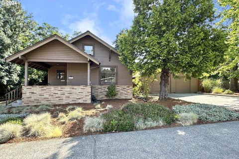 Versatile Commercial Building with Apartment