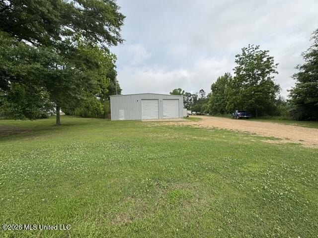 Commercial Building on Gloster Drive