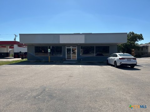 Freestanding Building on Highway 195