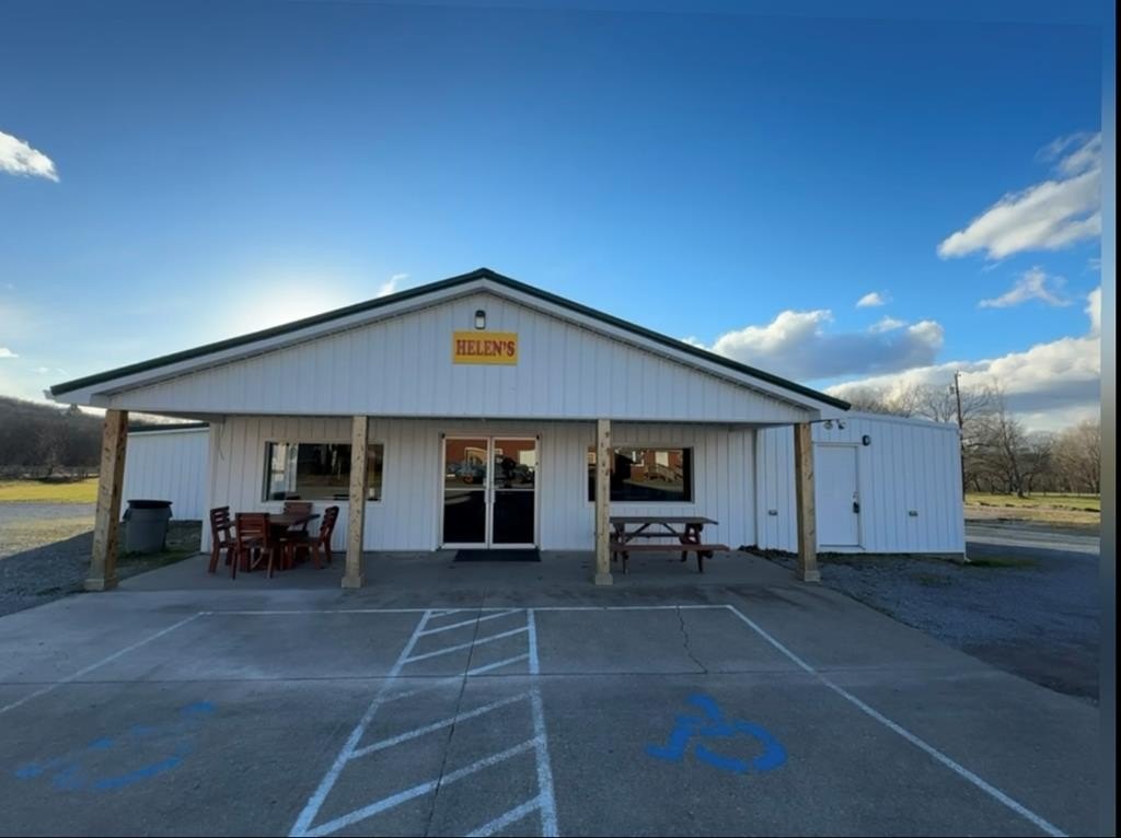 Turnkey Commercial Property in Elkton