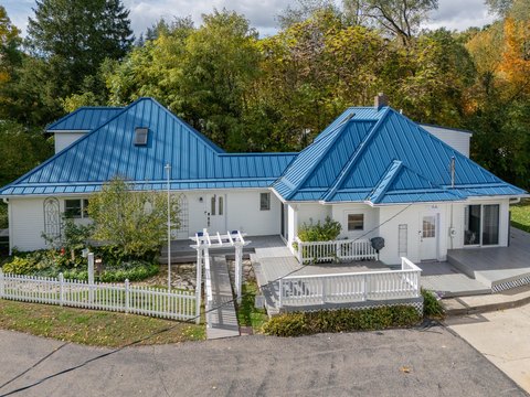 Versatile Duplex on 5.1 Acres