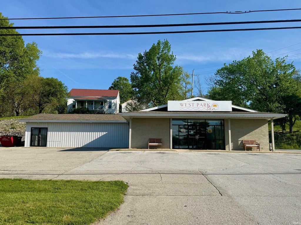 1322 W Park Dr, Huntington, IN 46750