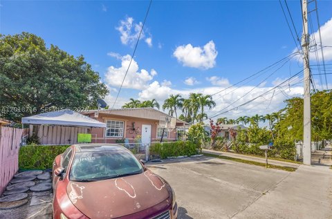 Renovated Quadplex with 8 Parking Spots