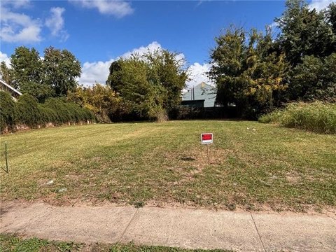 Residential Lot in Thriving Neighborhood