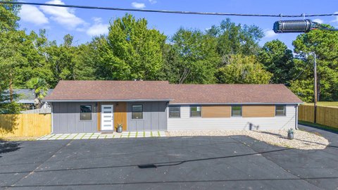 Renovated Commercial Property on Judson