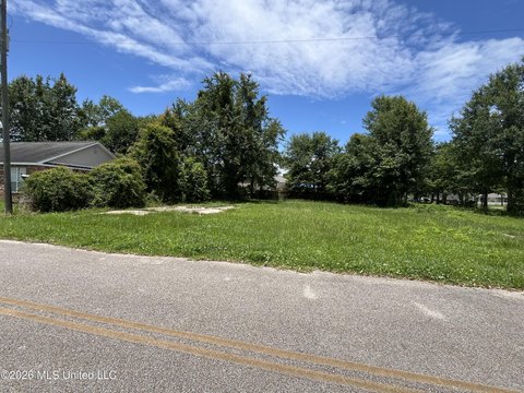 LAND - D'Iberville, MS