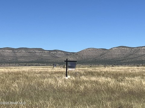 Land in Serene Paulden, Arizona