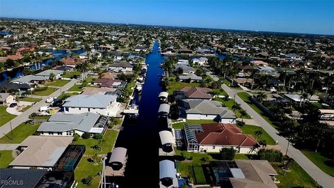 Cape Coral Homesite with Boatlift