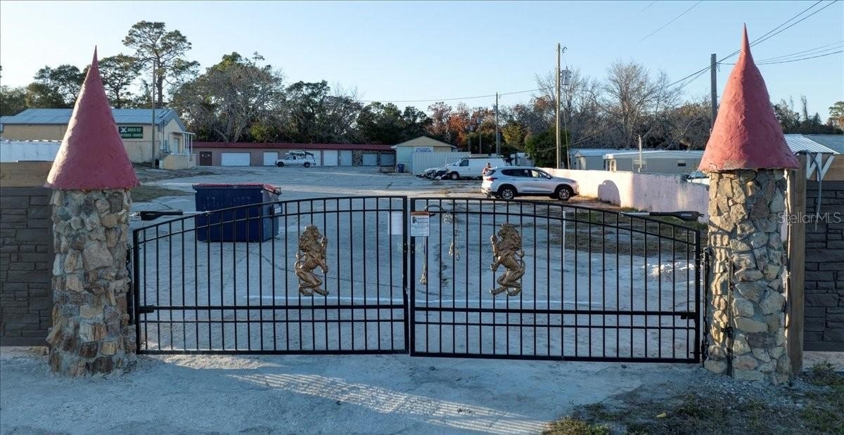 Gated Garages in Hudson, Florida