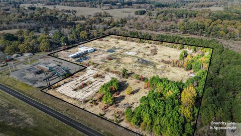 Commercial Land in Hooks, TX
