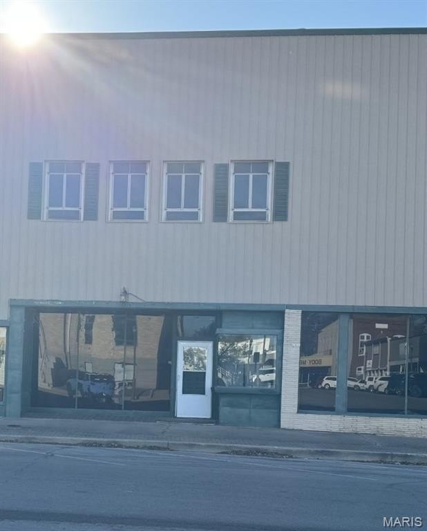 Retail Investment in High-Traffic Area
