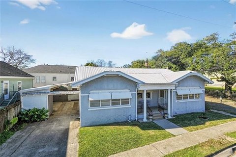 New Orleans Triplex with Garages