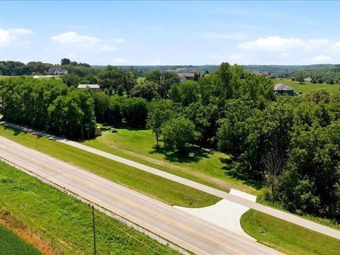 LAND - Solon, IA