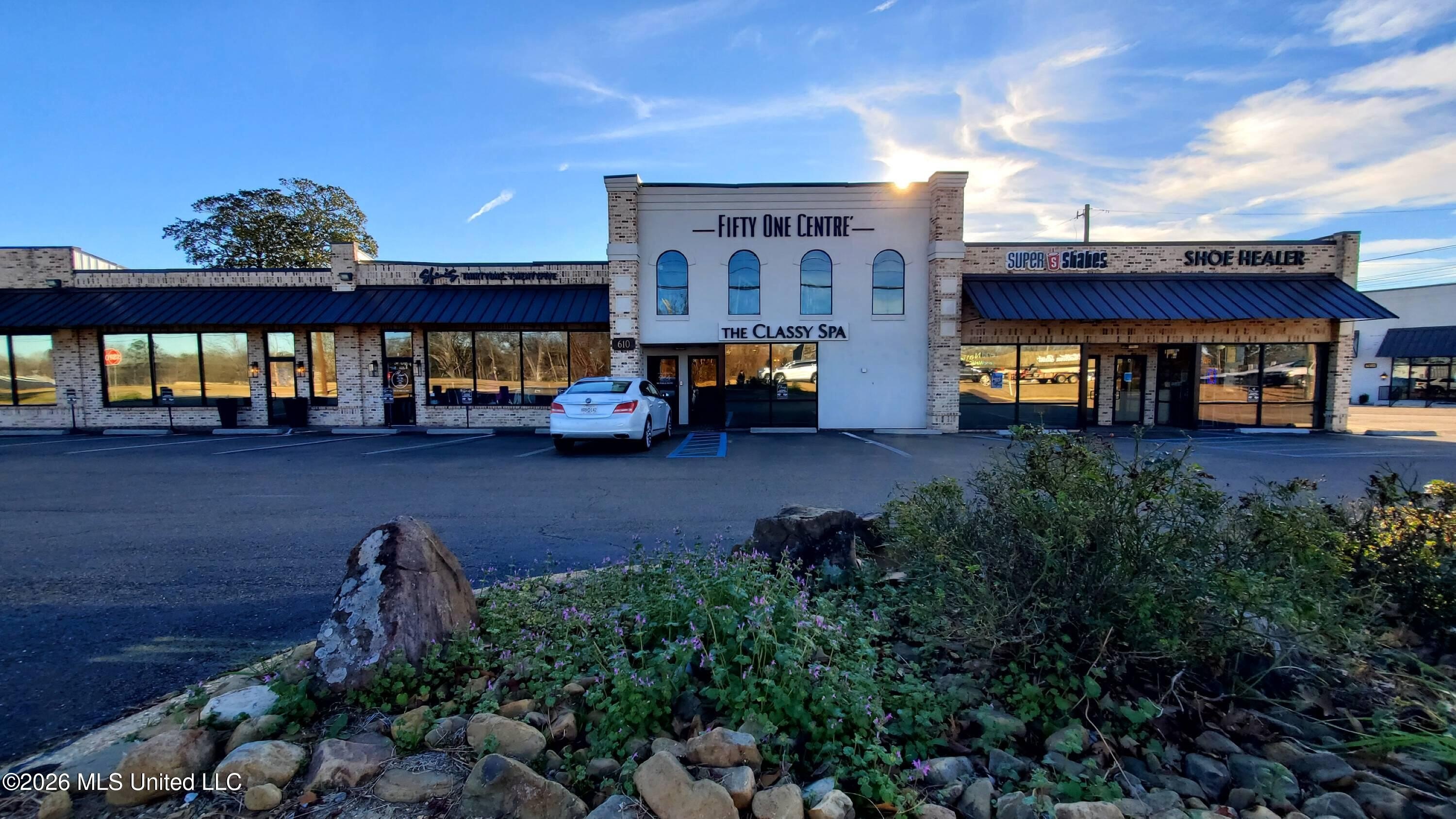 Retail Space on Highway 51