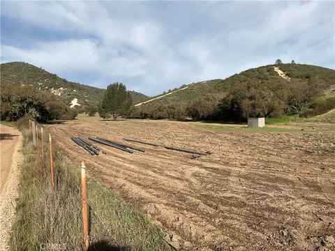 144 Acre Ranch in Lockwood