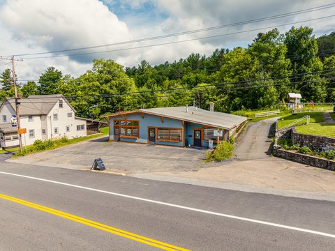 Renovated Commercial Building in Long Lake