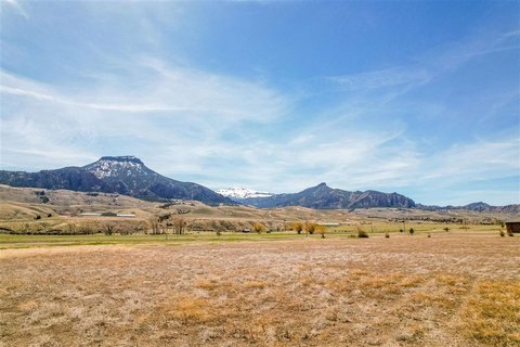 Scenic Land in Wapiti Valley