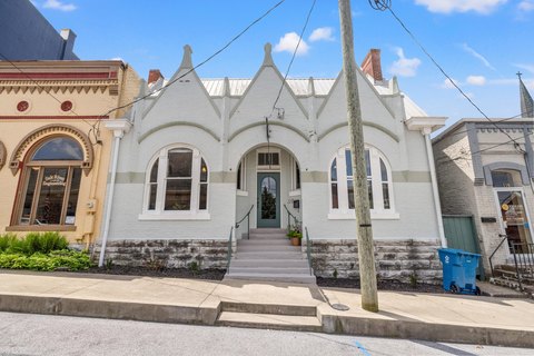 Charming Victorian Building in Downtown