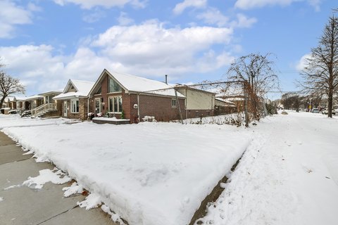 Corner Lot in Chicago