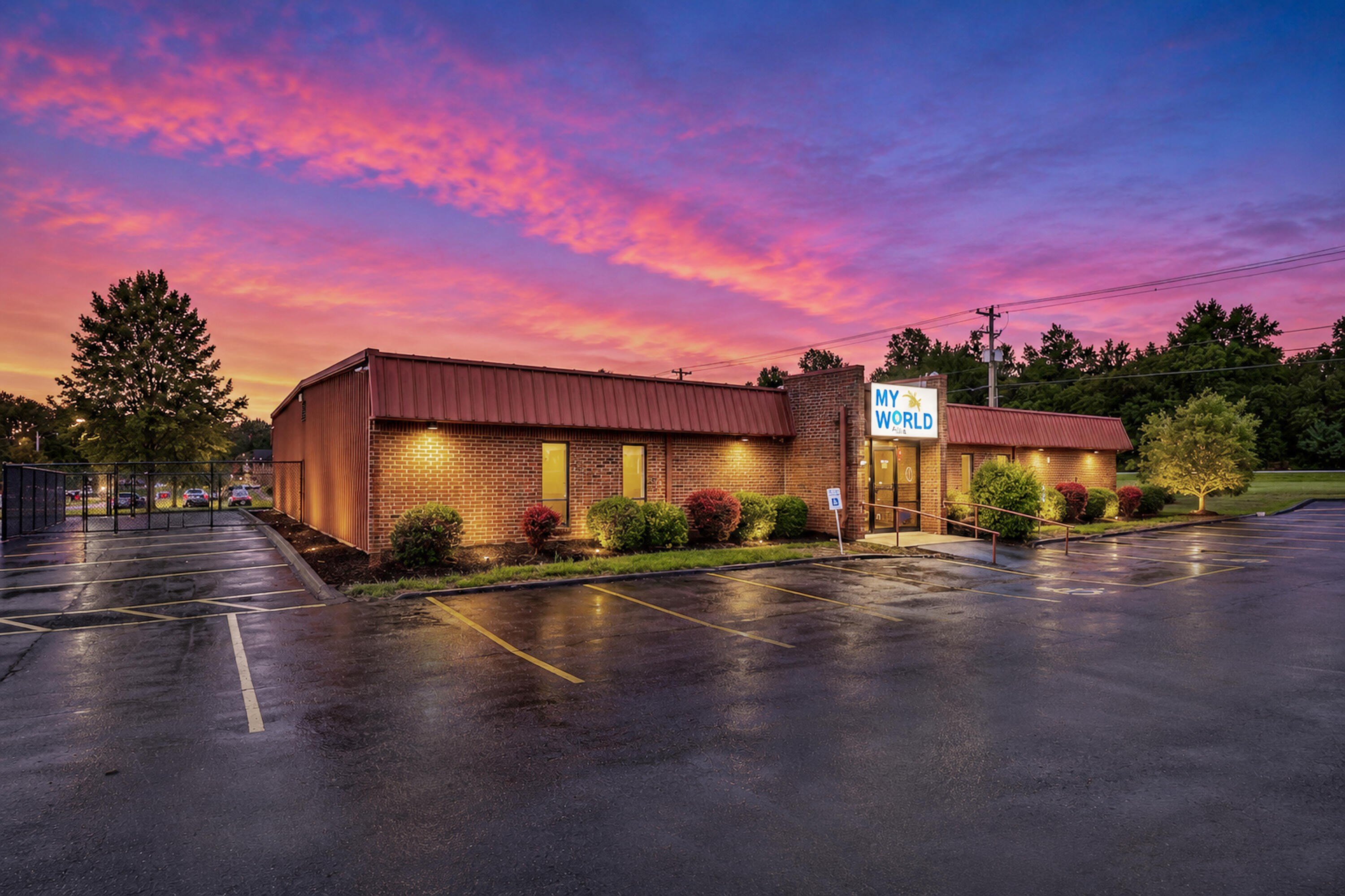 Spacious Ozark Commercial Building