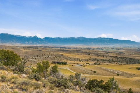 Land, Manhattan, MT
