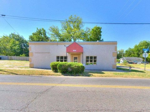 Freestanding Restaurant with Commercial Kitchen
