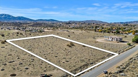 Spacious Land in Palmdale, CA