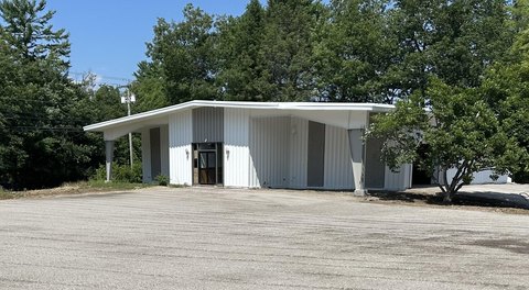 Versatile Commercial Building on Route 1