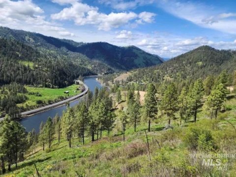 242 Acres Idaho Wilderness Gateway