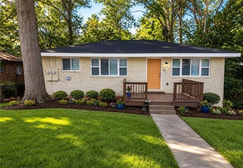 Renovated Duplex with Back Yard