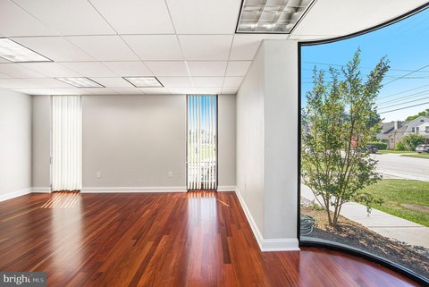 Restored Office Space with Parking