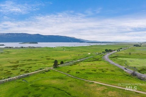 Land with Shop and Views