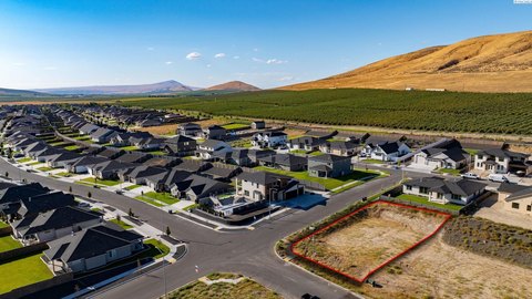 Residential Land in Badger Mountain
