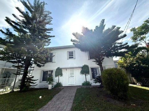 Two-Story Four-Unit Quadplex