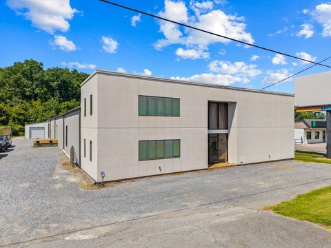 Distribution Warehouse with Office & Living