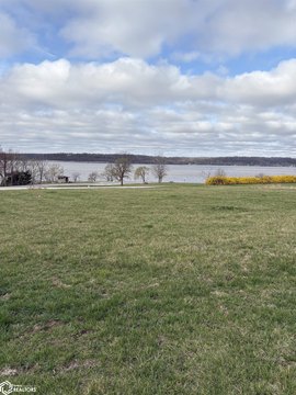 Land with Mississippi River Views