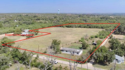 Land, Natalia, TX